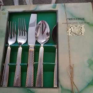 NWOT Prestige Weber Smith silverware set of 4